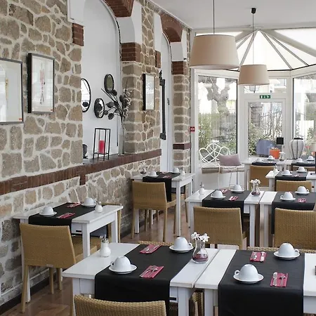 Отель Demeures & Chateaux - Le Saint Pierre,